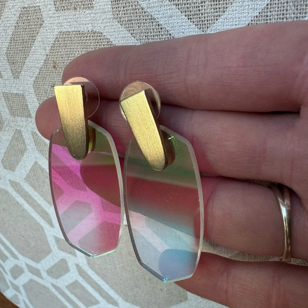 Kendra Scott Diachronic Glass Statement Earrings with Brushed Gold - Picture 5 of 5